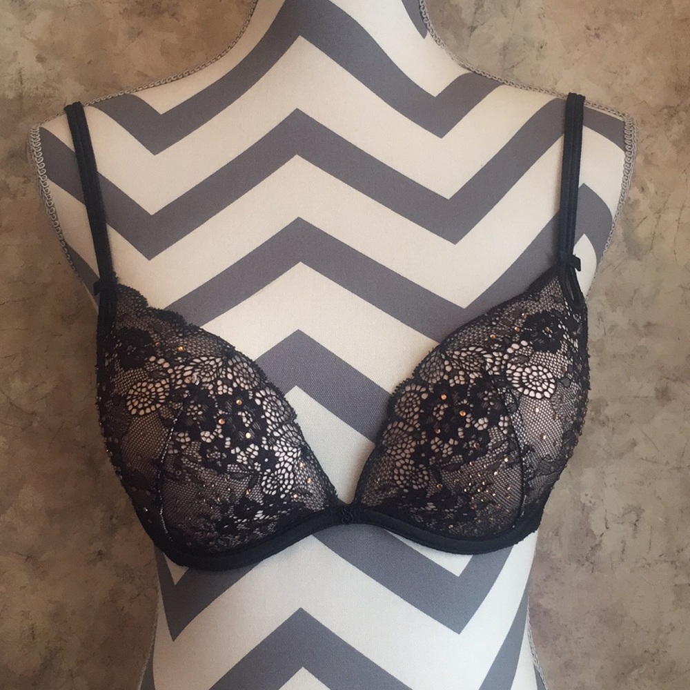 Victoria’s Secret bra  32D sexy little things
